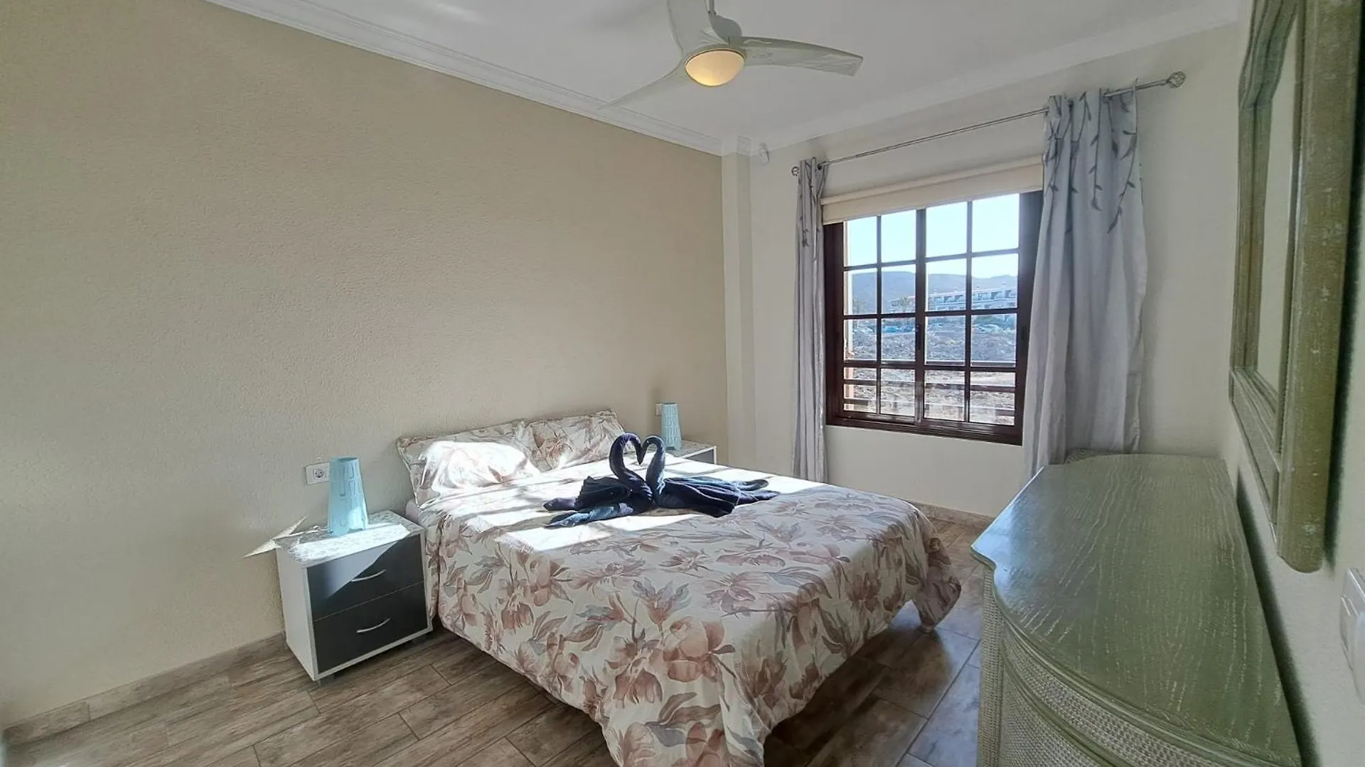 Apartment Atlantis 3 One Bedroom, Sea Front, In Complex With Pool Costa Del Silencio