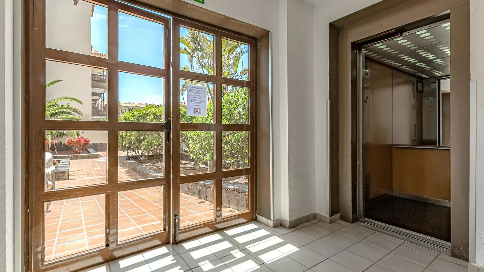 Apartment Atlantis 3 One Bedroom, Sea Front, In Complex With Pool Costa Del Silencio Spain