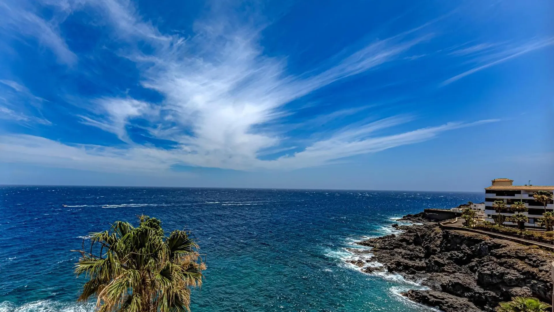 Atlantis 3 One Bedroom, Sea Front, In Complex With Pool Costa Del Silencio