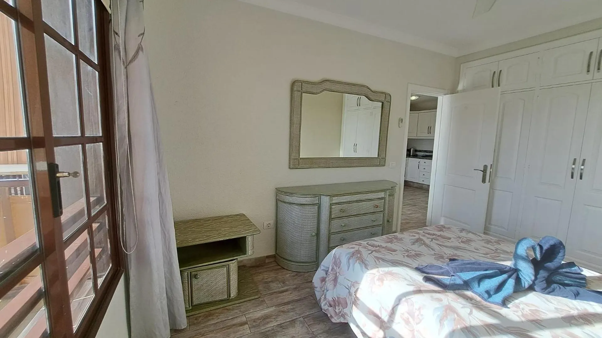 Apartment Atlantis 3 One Bedroom, Sea Front, In Complex With Pool Costa Del Silencio