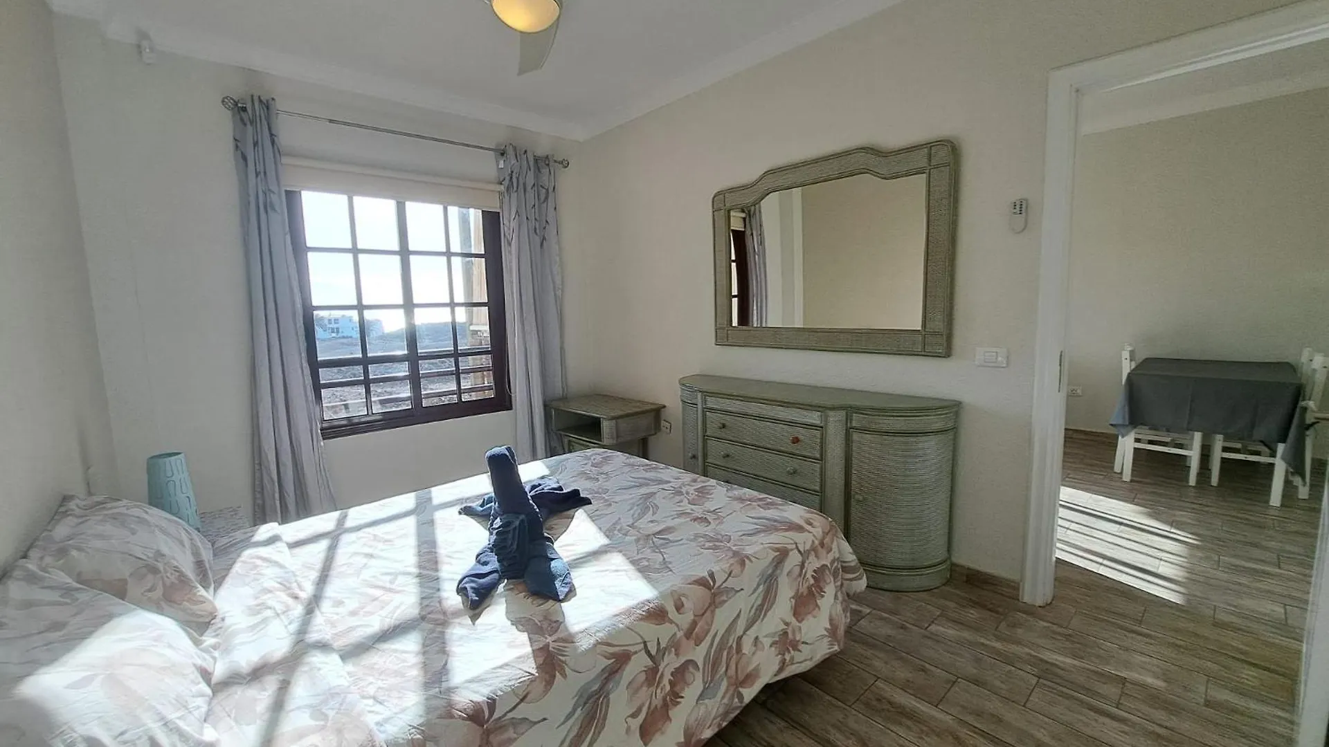 Atlantis 3 One Bedroom, Sea Front, In Complex With Pool Costa Del Silencio Spain